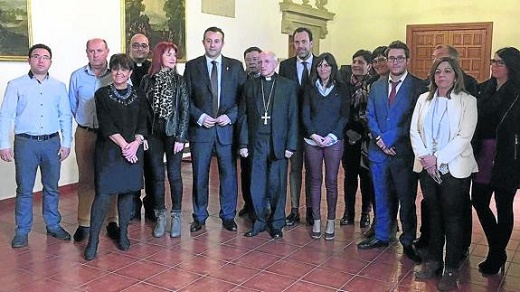 Claudia de Santos y responsables de las ciudades, en la recepción del obispo de Ávila. / El Norte